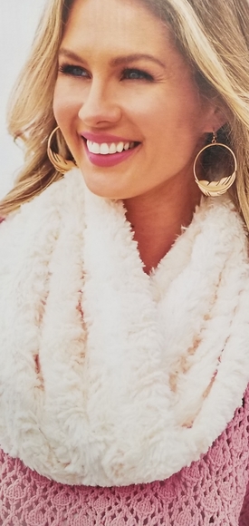 NWT Chunky Knit Infinity Faux Fur Scarf - Picture 4 of 5